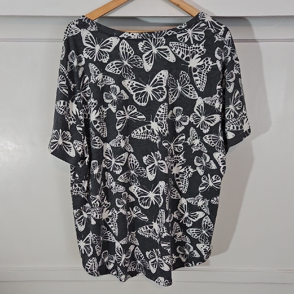 Gray and White Top with Butterfly Print - Picture 2 of 7